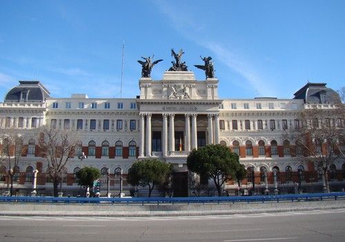 Luis Planas analiza con el presidente de SAECA las nuevas líneas de subvenciones para maquinaria agrícola, jóvenes y sector pesquero