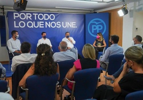 Zoido elevará a Bruselas las demandas de alcaldes y portavoces del PP sobre agricultura