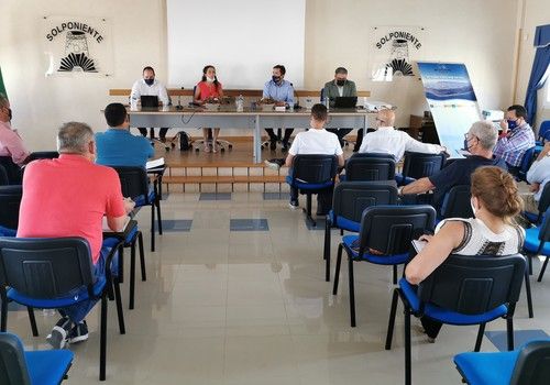 La Mesa del Agua solicita a la Junta agilidad en los trámites administrativos y garantizar la llegada de agua depurada y desalada a los regantes