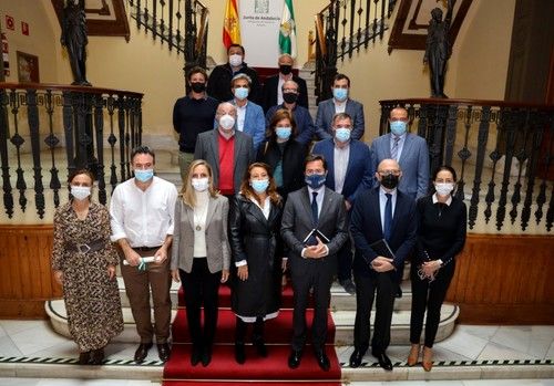 Carmen Crespo aplaude la apuesta pionera de Frutilados del Poniente por la economía circular