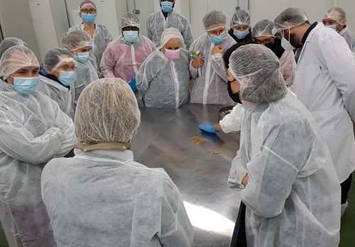 Alumnos del Instituto Planet A de Altos Estudios de Agricultura de Francia conoce el control biológico de Almería con Bioline Iberia