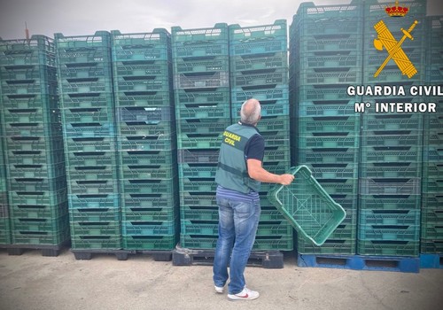 La Guardia Civil detiene a dos personas que robaron 500 cajas de envasado de productos hortofrutícolas en Pechina