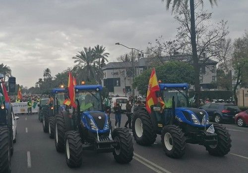 Más de 15.000 agricultores y ganaderos dicen basta al expolio al campo andaluz