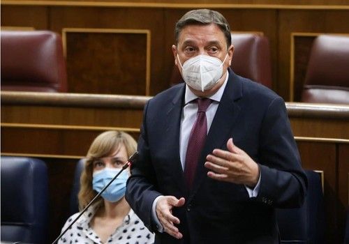 El ministro Planas subraya que el Gobierno trabaja para garantizar los suministros y la seguridad alimentaria