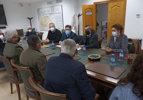 Juan Antonio Lorenzo expresa a los regantes del Almanzora su compromiso para atender la demanda de agua