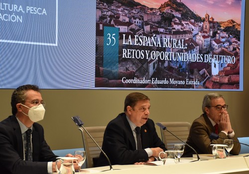 Cajamar analiza las dificultades y vías de futuro de la España rural