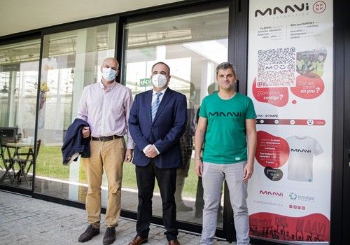 Rafael Ángel Pasamontes, delegado Territorial del Gobierno y Manuel Magán, jefe del Servicio de Protección de Menores de Almería conocen la labor social e integradora de la MAAVi Foundation de Kimitec