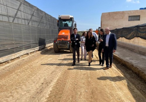 Carmen Crespo visita las obras de mejora de caminos rurales en El Ejido incluidas en el Plan Itínere