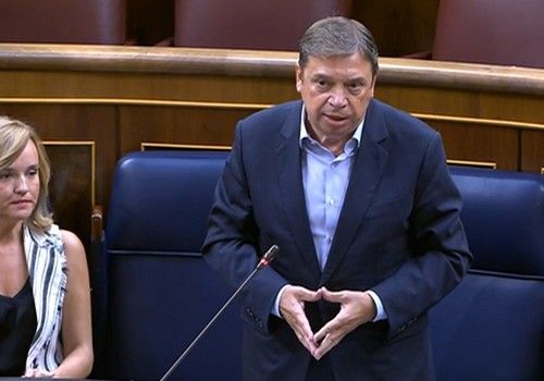 Luis Planas apela a la responsabilidad de todos los actores de la cadena alimentaria para contener los precios