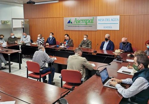 La Mesa del Agua de Almería valora que se fije un precio máximo del agua desalada para riego