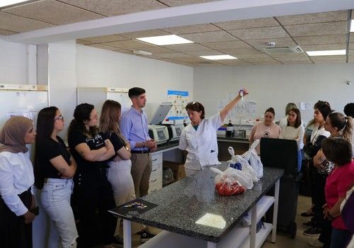 El CUAM abre sus puertas a un grupo de estudiantes para mostrar la importante labor que realiza