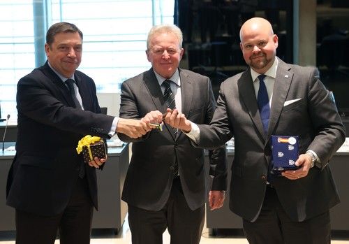 Luis Planas recoge de Suecia el testigo de la Presidencia del Consejo de la UE en materia de Agricultura y Pesca