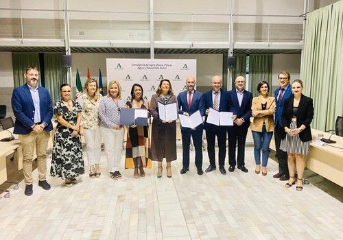 Junta y Landaluz se unen para impulsar el primer clúster agroalimentario de Andalucía