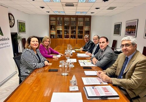 Junta y CEA acuerdan la constitución de un grupo de trabajo empresarial para el agua
