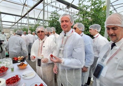 El director general de Sanidad de la Producción Agroalimentaria y el subdelegado visitan las nuevas instalaciones de I+D de Syngenta en El Ejido
