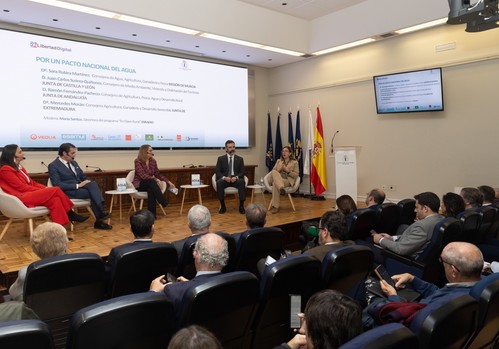 Fernández-Pacheco pide a la nueva ministra de Transición Ecológica que impulse el Pacto Nacional por el Agua