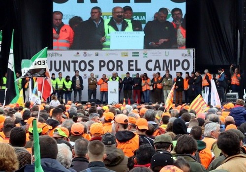Agricultores y ganaderos españoles se manifestarán frente al Ministerio de Agricultura el 16 de diciembre