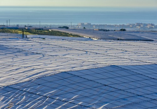 Estudios demuestran cómo los invernaderos solares del Sur de Europa mitigan el calentamiento global
