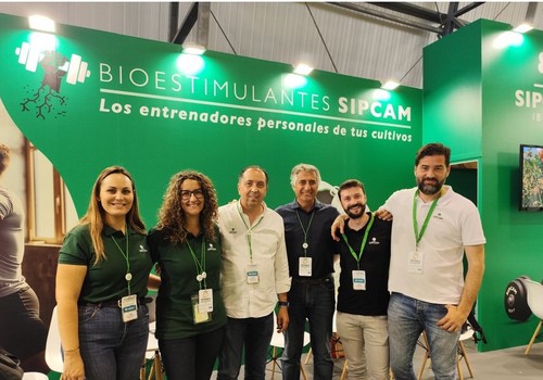 SIPCAM Iberia convierte su stand en un gimnasio para cultivos y triunfa en Infoagro