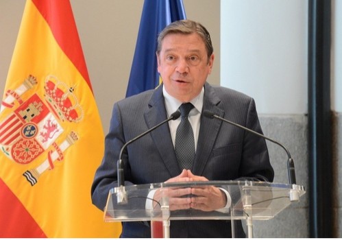 Luis Planas: El relevo generacional es la única garantía de futuro para el sector agrario y el medio rural