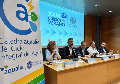 Fernández-Pacheco imparte una ponencia sobre recursos hídricos en Andalucía en el marco de los cursos de verano de la UAL