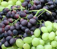 Llegan a los mercados las primeras uvas sin semilla de la temporada
