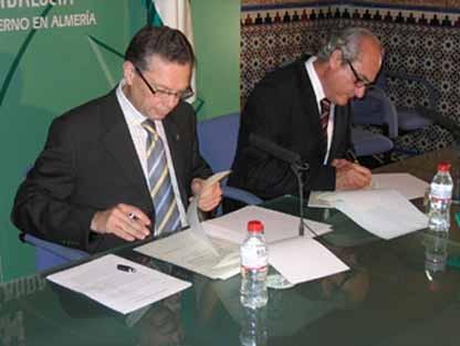 El Instituto de Investigación y Formación Agraria y Pesquera de la Junta de Andalucía, y BIOCOLOR firman un contrato para investigar la efectividad de bioinsecticidas