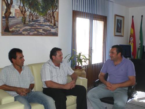 Asaja y el presidente de Verdia se reúnen para analizar la situación de la eliminación de los residuos agrícolas en el Poniente