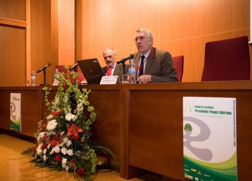 Estrés térmico y descargas eléctricas, principales riesgos para los trabajadores en invernaderos