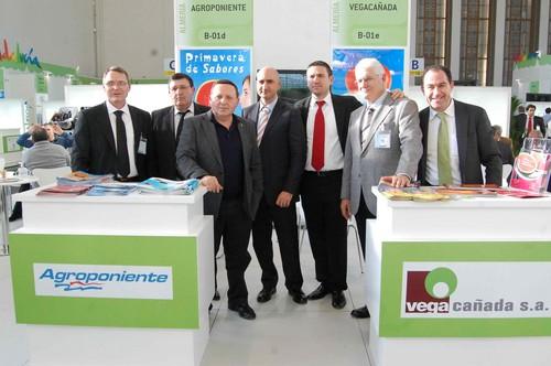 Agroponiente y Vegacañada registran una gran actividad en su stand en el primer día de Fruit Logística