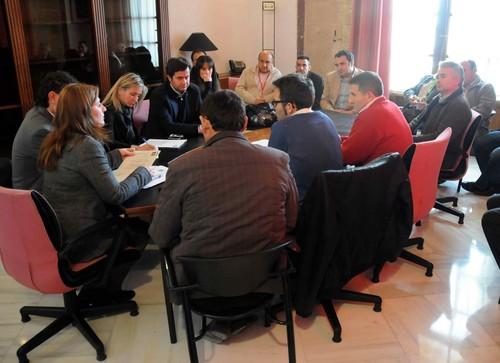 El PP se reúne en Sevilla con los afectados por la Balsa del Sapo y pide en el Parlamento agilizar el proyecto de construcción del túnel de desagüe