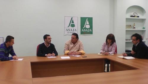 Asaja se reúne con Nuevas Generaciones de Almería para plantearles las necesidades de los jóvenes del sector agraria