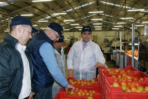 El alcalde de Níjar se acerca a las empresas agrícolas del municipio para conocerlas en profundidad