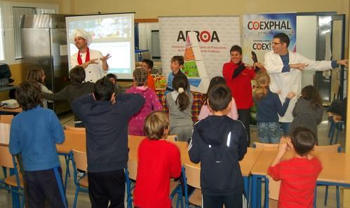 Los estudiantes almerienses bailan al son de las frutas y hortalizas de Coexplay