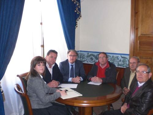 Asaja se reúne con Caicedo para hablar de la situación de la agricultura en su municipio