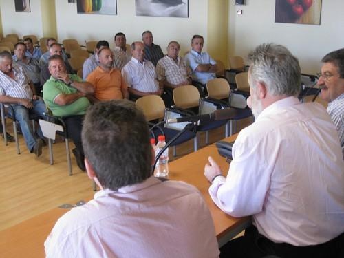 El delegado de Agricultura informa al sector agrario del “salto cualitativo” que podrá dar con la modernización de invernaderos