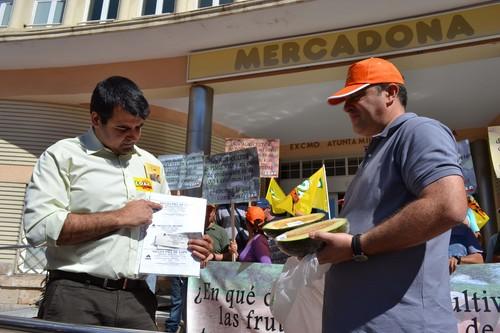 COAG Almería denuncia la traición de los supermercados a los agricultores al vender frutas y hortalizas de terceros países coincidiendo con nuestro calendario de producción