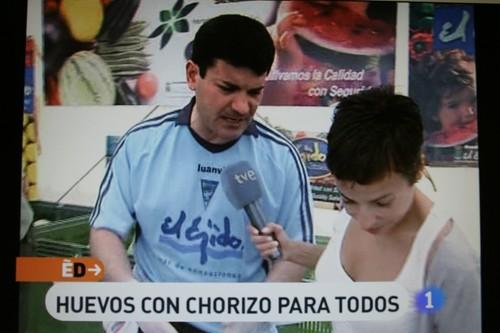 1.600 kilos de sandía acompañan mañana 25 de mayo como postre a los 5.000 huevos con chorizo en Santa María del Águila