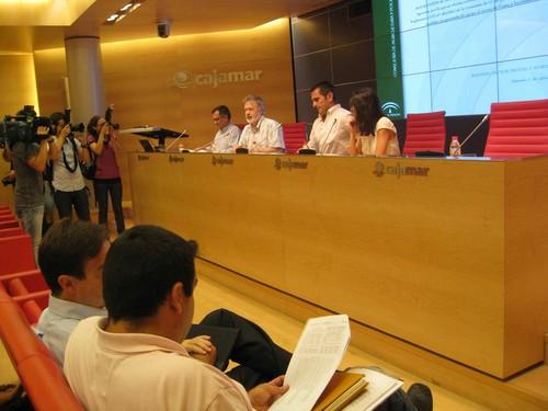 Agricultura analiza con representantes del sector hortofrutícola de Almería la actual situación ante la crisis