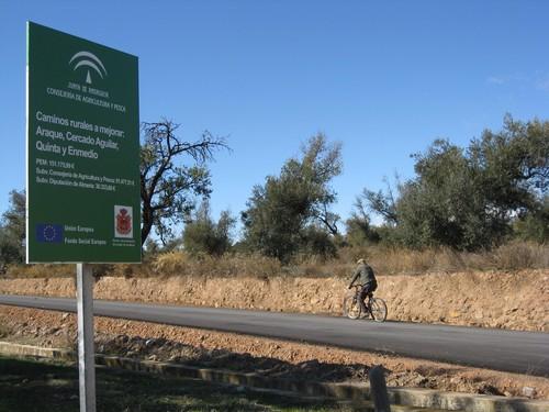 La Junta ayuda a mejorar más de 70 caminos rurales de 15 ayuntamientos y comunidades de regantes de Almería