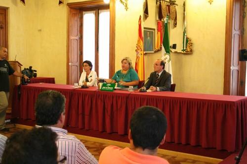Aguilera inicia la entrega en Almería de resoluciones de ayudas por la E. coli que superan los 47 millones de euros