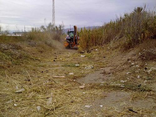 El Ayuntamiento de Níjar  insiste en la urgencia de limpiar las ramblas del municipio