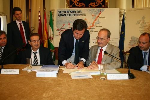El Ayuntamiento de El Ejido firma la Declaración de Málaga en defensa del Corredor Ferroviario Mediterráneo