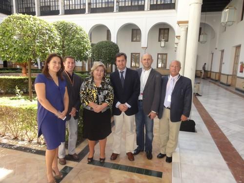El alcalde y el concejal de Agricultura viajan a Sevilla para pedir ayuda a la Consejera de Agricultura para el arreglo de caminos