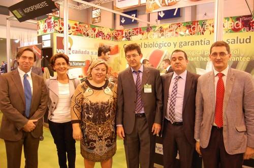 El stand de Agroponiente y Vegacañada ha registrado una constante actividad durante el primer día de Fruit Attraction