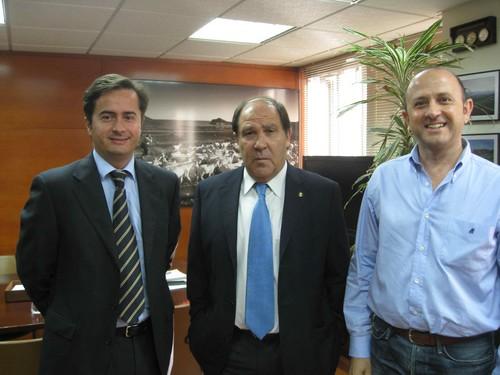 El delegado de Agricultura analiza con el alcalde de El Ejido la colaboración de la Junta para la mejora de los caminos rurales municipales