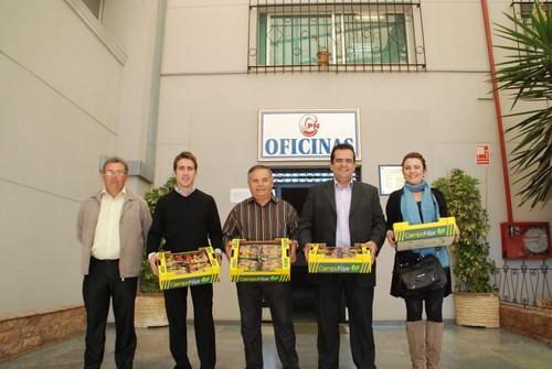 El diputado de Agricultura y el alcalde de Níjar visitan dos cooperativas y una alhóndiga del municipio