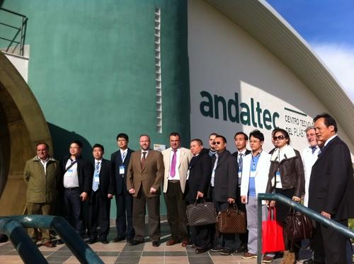 Once firmas chinas visitan empresas andaluzas para adquirir sus residuos plásticos como materia prima