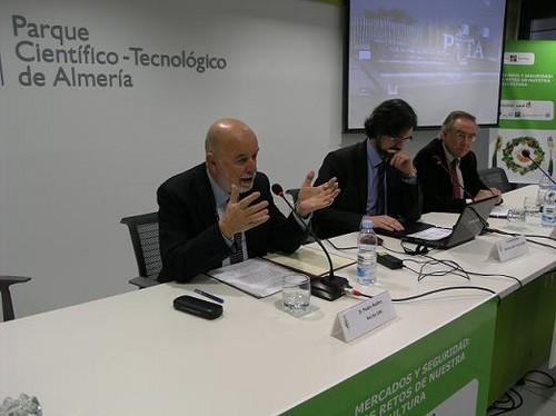 El Rector de la UAL pide la unidad del sector agrícola tras la firma del acuerdo con Marruecos