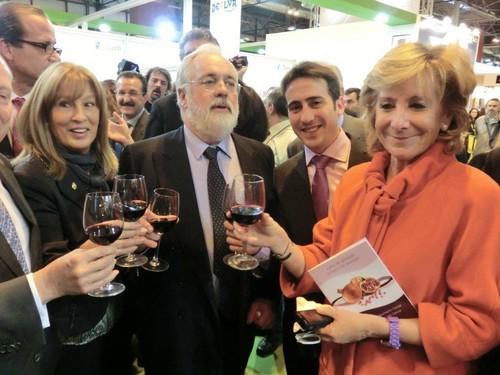 Arias Cañete y Esperanza Aguirre conocen los productos almerienses en el ‘Salón de Gourmets’